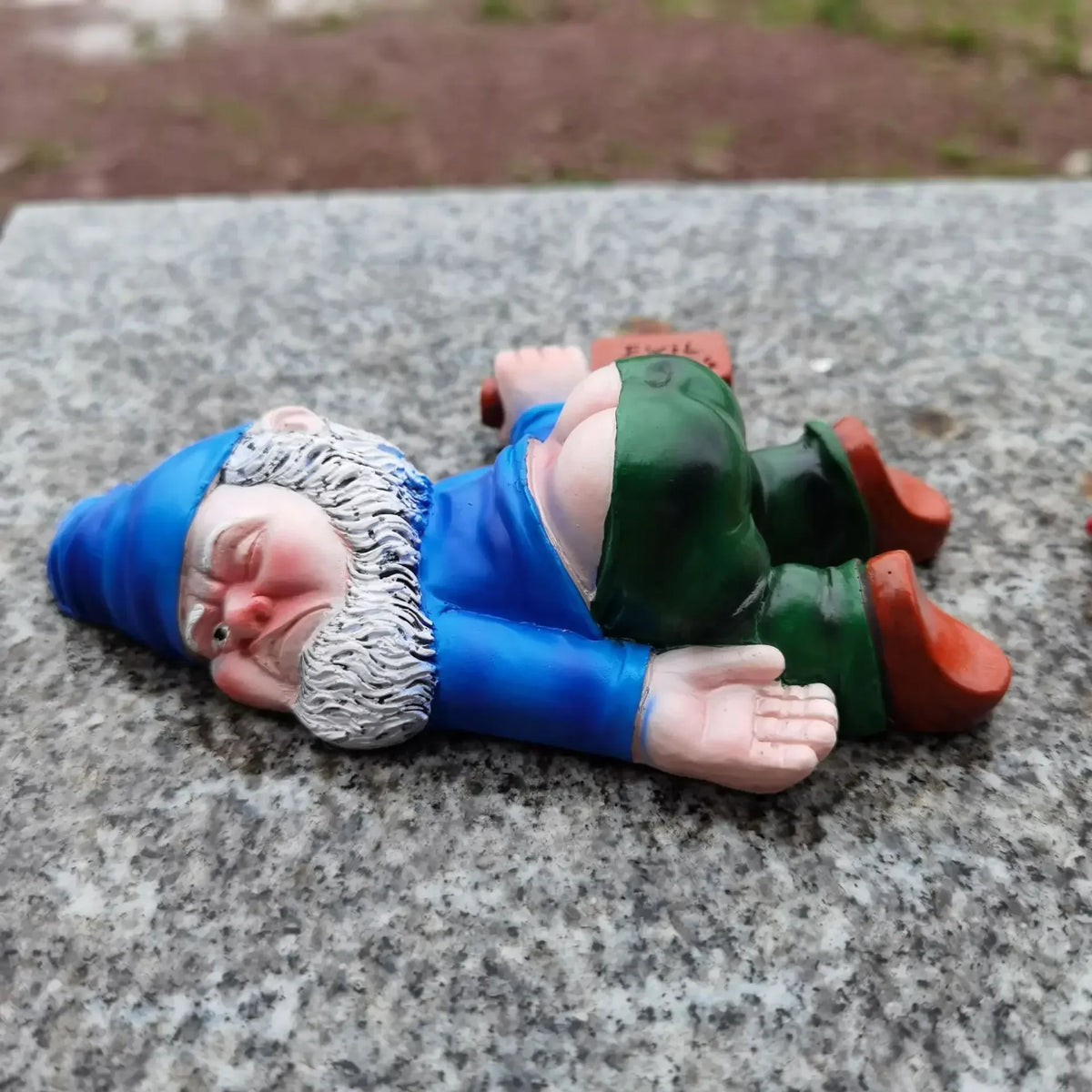 Garden Gnome Figurine | Humorous Reclining Design & Weather-Resistant | 15 cm