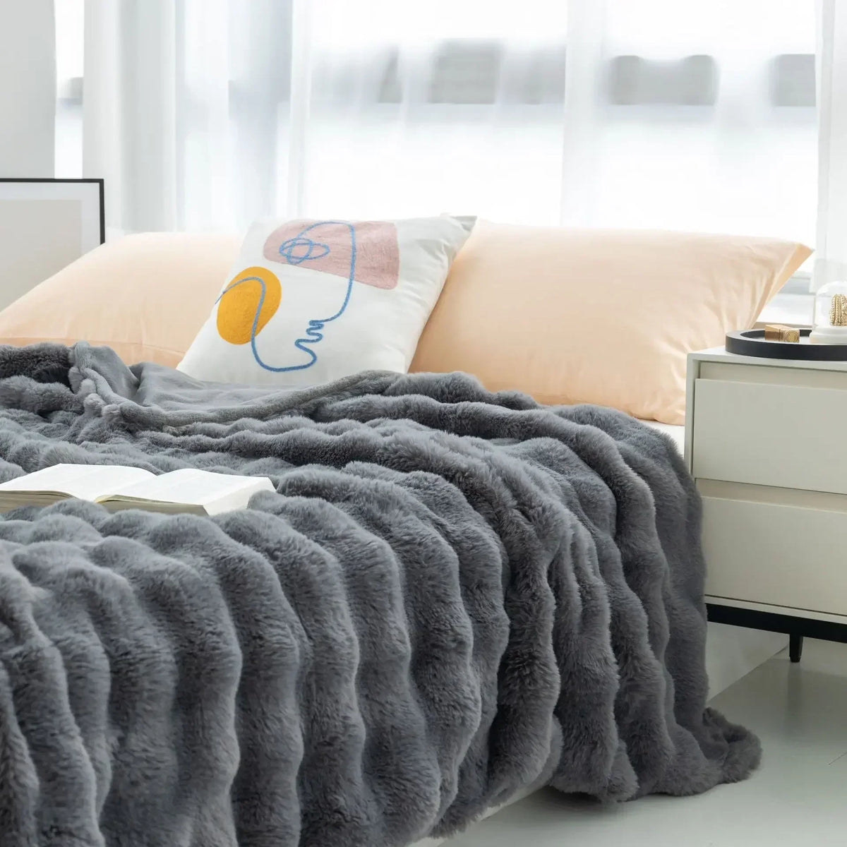 Throw Blanket | Reversible Bubble-Textured Faux Fur